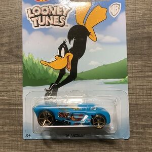 Hot Wheels Looney Tunes Daffy Duck Car 16 Angels